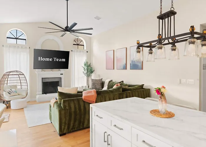 The Ultimate & Play Retreat 4br Sleeps 13 Holiday home Chandler