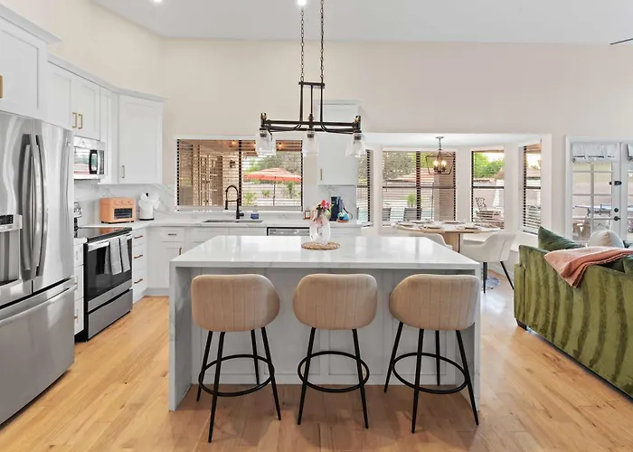 The Ultimate & Play Retreat 4br Sleeps 13 Holiday home Chandler
