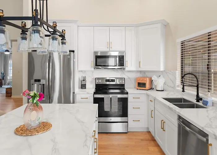 The Ultimate & Play Retreat 4br Sleeps 13 * Chandler