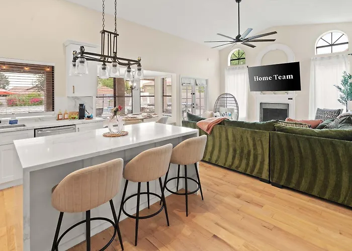 The Ultimate & Play Retreat 4br Sleeps 13 * Chandler