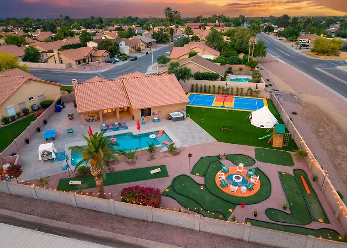 The Ultimate & Play Retreat 4br Sleeps 13 Chandler
